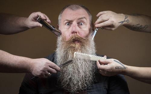 成人仪式刮胡子视频,见证青春蜕变,刮胡子视频记录成长瞬间