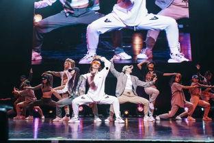 团建舞蹈成人舞蹈视频,跟随成人舞蹈视频,共舞欢乐时光