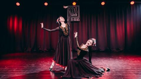 成人压轴群舞视频